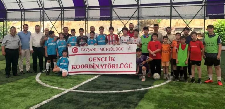 kutahyada-yaz-kuran-kurslari-icin-futbol-turnuvasi-duzenlendi-iyPpJdlF.jpg